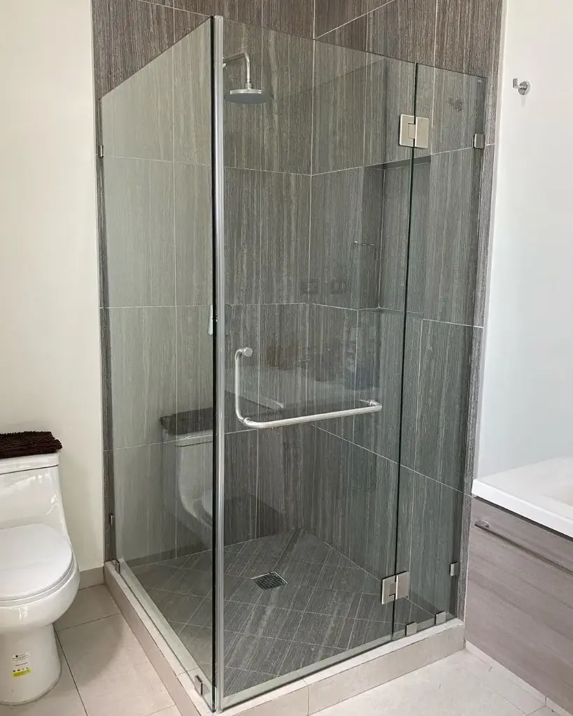 CANCEL DE BAÑO EN ESCUADRA (TRES PIEZAS)